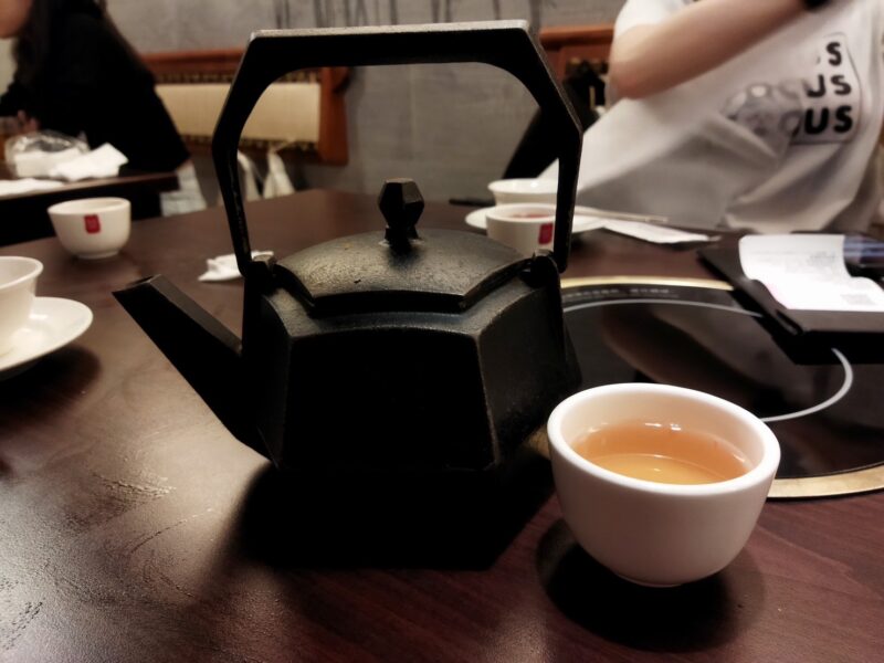 「鼎王麻辣鍋」で提供されるお茶