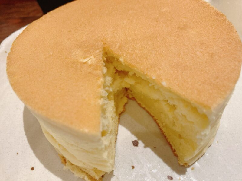 厚焼きホットケーキの断面（Cafe Salon Sonjin）